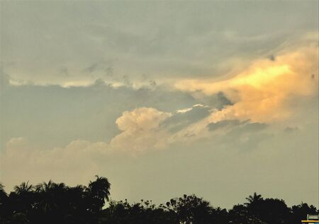 The cloudy skyの素材