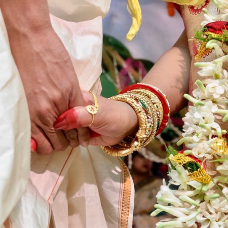 Hands of the new couple in a marriage program in India. It's a very nice love symbolの素材