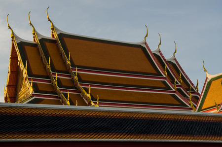 The picture shows the difference of color and roof in Wat Pho