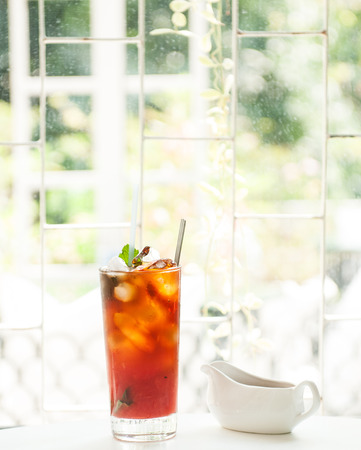 shot of lemon ice tea on blurred background.の写真素材