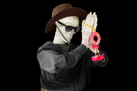 Isolated and clipping path of skeleton praying in black background.の写真素材