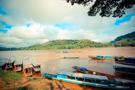 Many boats go to cave in LuangPhrabang Loasのeditorial素材