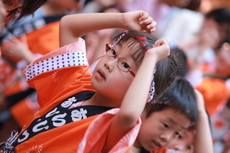 Elelementary kids dancing in Kakurasaga festival in Tokyo, 23 Julyのeditorial素材