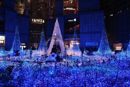 TOKYO, JAPAN - DEC 19: Illumination of the Christmas light at Shiodome  on Dec 19, 2011, Tokyo Japanのeditorial素材