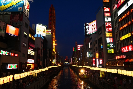 OSAKA, JAPAN - AUG 18: Night walking street in Osaka, Dontonburi arcadeのeditorial素材