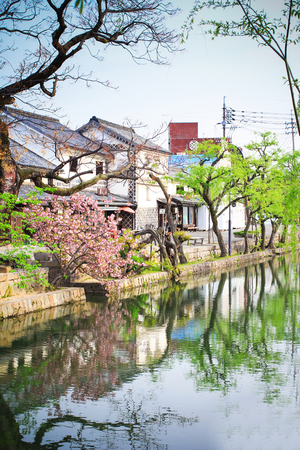 OKAYAMA, JAPAN - APRIL 17  Kurashiki river and the preservative building at city in Okayama prefecture on April 17, 2014  One of travel destinations in Okayama, Japan のeditorial素材