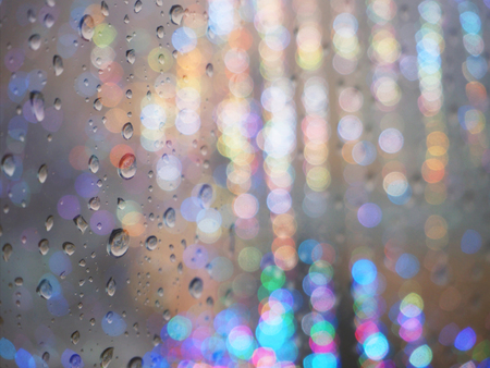 Raindrop patterns on window with night defocused lightの写真素材