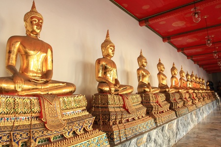 Buddha statue around wall wat poo Bangkokの写真素材