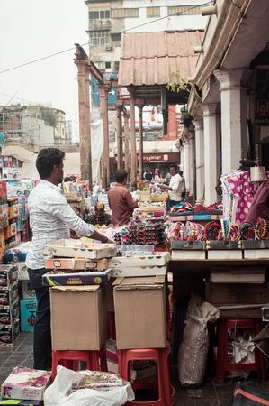 New Market, Kolkata, December 2, 2018: Hogg Market on a busy day, also called New Market is a market in Kolkata situated on Lindsay Street at Free School Street (Mirza Ghalib Street).のeditorial素材