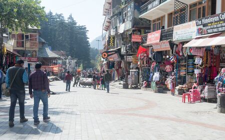 Manali Mall Road landscape in summer. A popular Hill station and tourist weekend gateway with full of showrooms, department stores, shops, restaurants cafes. Shimla Himachal Pradesh India October 2019のeditorial素材