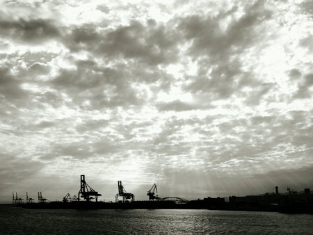 Osaka harbour view during sunsetの素材
