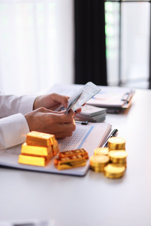 Businessman investing in gold. Strategy for businesspeople and institutional investors toÂ diversify portfolios, hedge against inflation and currency depreciation, and act as a safe havenÂ during economic or geopolitical uncertainty.Â の写真素材