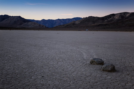 Racetrack Playa Death Valley, Wandering stones