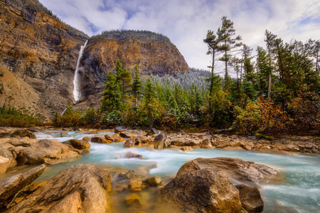 Takkakaw Falls, Yoho Alberta Kanada travel destination