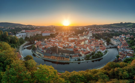 view of the castle and town of Cesky Krumlov above the Vltava Riverの写真素材