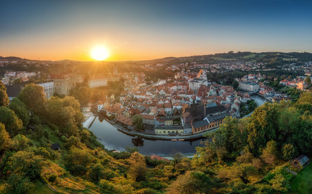 view of the town of Cesky Krumlov above the Vltava Riverの写真素材