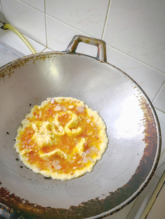 Cooking fresh omlet with traitional Thai wogの写真素材