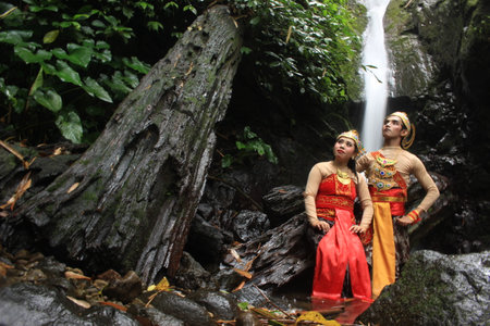pre-wedding photos with the theme of Javanese ethnic traditional kebaya dresses in tropical forests.のeditorial素材