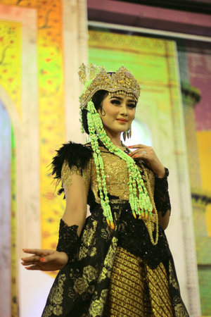 Pekalongan, Indonesia - January 4, 2020: makeup and wedding dresses that exude the beauty and elegance of Indonesian women at the Pekalongan Wedding Fairのeditorial素材