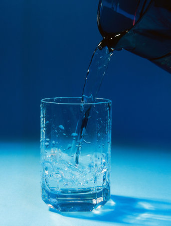 Pouring watter in to the glass