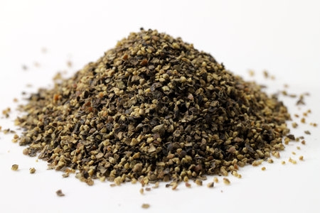 Coarsely ground black pepper
