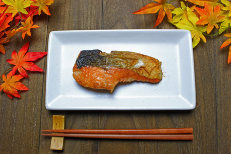 Salt-grilled salmon in autumn