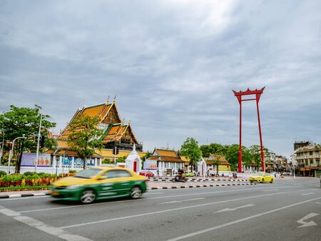 Bangkok/Thailand - June 17 2018 : Giant swing(Sao Ching Cha) in front of Suthat temple with cloudy sky in Bangkok city thailand, Landmark of Bangkokのeditorial素材