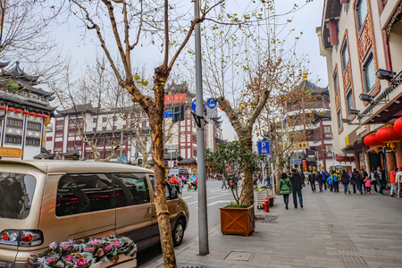 Shanghai/China -  January 25 2015: Tourist come to Yuyuan Garden in the holiday,shanghai city chinaのeditorial素材