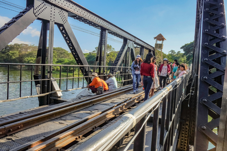 Kanchanaburi/Thailand- 21 Novenber 2015:Unacquainted Tourist Walking on Burma Railway kanchanaburi,thailandのeditorial素材