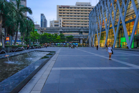 Bangkok/Thailand - 3 November 2016:Central world Square with unacquainted Tourist walking in front of central world,bangkok city thailandのeditorial素材