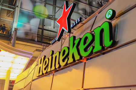 Bangkok/Thailand -25 December 2014:Heineken Bar beer in front of Central world department store when new year have comingのeditorial素材