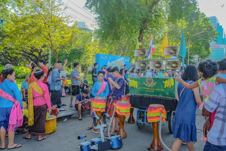 Bangkok/Thailand - 17 January 2016:Group of Thailand Parade Performers in Thailand Tourism Festival at Bangkok Central park "Lumphini Park"のeditorial素材
