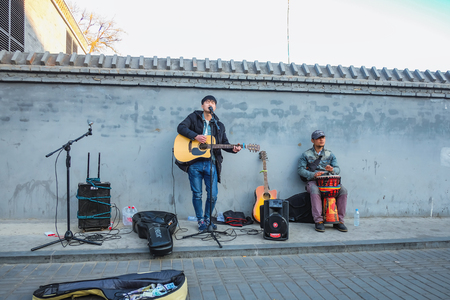 beijing/China - 24 February 2017:Unacquainted Chinese Street performer in Nanlouguxiang the Old Part area of the Beijing city centreのeditorial素材