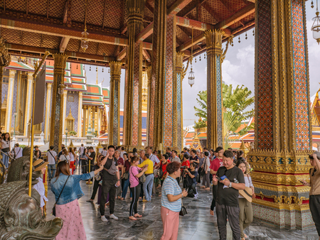 Bangkok/Thailand - 8 october 2018:Unacquainted Thai People or tourist walking in The Grand Palace and wat phrakaew temple in bangkok City Thailandのeditorial素材