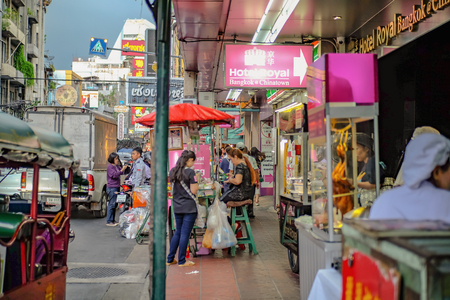 Bangkok, Thailand - 21 June 2017 : Unacquainted Thai People or Tourist Walking in Bangkok China Town Thailand, Chinatown bangkok The famous Street Food in thailandのeditorial素材
