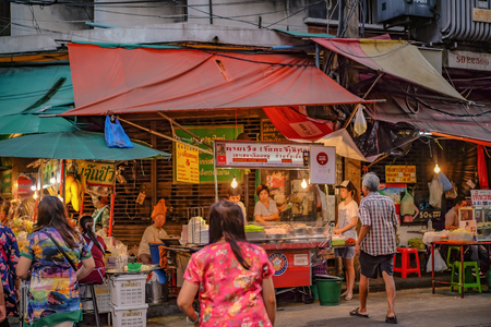 Bangkok, Thailand - 21 June 2017 : Unacquainted Thai People or Tourist Walking in Bangkok China Town Thailand, Chinatown bangkok The famous Street Food in thailandのeditorial素材