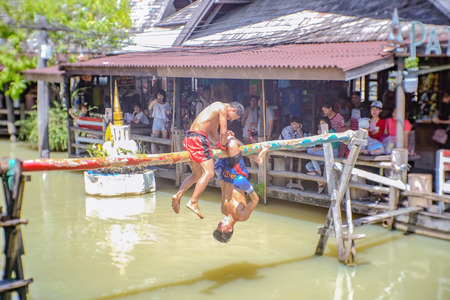 chonburi, Thailand - June 17 2017 : Unacquainted Thai Water boxing in Pattaya Floating Market. Chonburi Thailand Travel. Pattaya Floating Market is the Famous Floating Market near Pattayaのeditorial素材