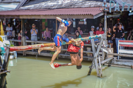 chonburi, Thailand - June 17 2017 : Unacquainted Thai Water boxing in Pattaya Floating Market. Chonburi Thailand Travel. Pattaya Floating Market is the Famous Floating Market near Pattayaのeditorial素材