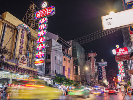 Bangkok, Thailand - 15 November 2018 : Unacquainted Thai people or tourist walking in Bangkok Chinatown Thailand, Bangkok Chinatown Street Food Heaven For Touristsのeditorial素材