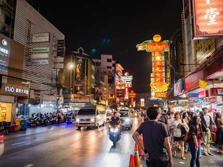 Bangkok/Thailand- 15 November 2018;Unacquainted Thai people or tourist walking in Bangkok China town Thailand,Bangkok China Town Street Food Heaven For Touristsのeditorial素材