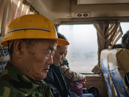 zhangjiajie/China - 14 October 2018: Unacquainted Chinese worker take a Bus to transit to wulingyuan From zhangjiajie City china.Zhangjiajie Huna China travelのeditorial素材