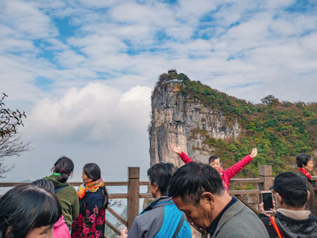 zhangjiajie/China - 15 october 2018:Unacquainted Tourists on tianmen mountain national park at Zhangjiajie city china.Tianmen mountain the travel destination of Hunan zhangjiajie city Chinaのeditorial素材