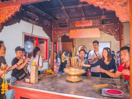 Bangkok/thailand- 2 january 2019:Unacquainted Thai people come to Wat Mangkon Kamalawat for praying for good luck in new year.bangkok city thailandのeditorial素材