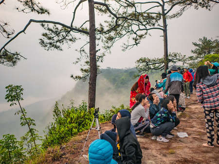 Loei/Thailand-17 Feb 2019:Unacquainted Tourist waiting for sunrise in early morning at Phu Kradueng mountain national park in Loei City Thailand.Phu Kradueng mountain national parkのeditorial素材