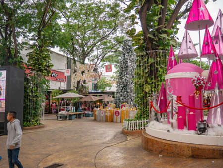 Udon Thani/Thailand-11 Dec 2017:Unacquainted People in UD Town Community mall in christmas theme at Udon Thani City Thailand.Udon Thani Province is a province (changwat) in northeast Thailand.のeditorial素材
