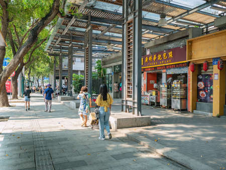 Guangzhou/China-24 Aug 2019:Unacquainted people walking on Yide road Wholesale Marke at guangzhou china.Yide Lu lies in the city central area.のeditorial素材