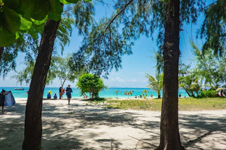 Krabi/Thailand-23 July 2017:Unacquainted Tourist walking on poda island..Krabi - in southern Thailand is one of the most relaxing places on the planet.のeditorial素材