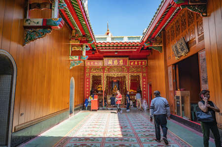 Bangkok/thailand- 14 Dec 2019:Unacquainted Thai people come to Wat Mangkon Kamalawat  Bangkok city Thailand.The largest and most important Chinese Buddhist temple in Bangkokのeditorial素材