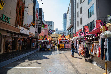 Bangkok/thailand-31 dec 2019:Unacquainted people walking in siam square market stall at bangkok city thailand.Siam Square is a shopping and entertainment area in the Siam area of Bangkokのeditorial素材