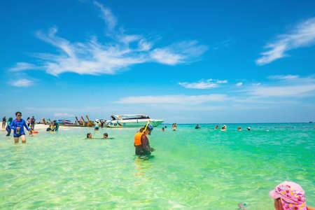Krabi/Thailand- 23 Jun 2017:Beautiful idyllic seascape and white sand on Thale Waek or Separated Sea krabi city Thailand.Krabi - in southern Thailand is one of the most relaxing places on the planet.のeditorial素材